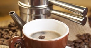 Bere caffè aiuta a prevenire la demenza? Le dosi consigliate