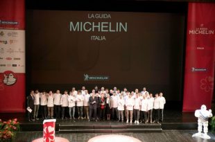 Guida Michelin 2018, lo chef Carlo Cracco perde la seconda stella